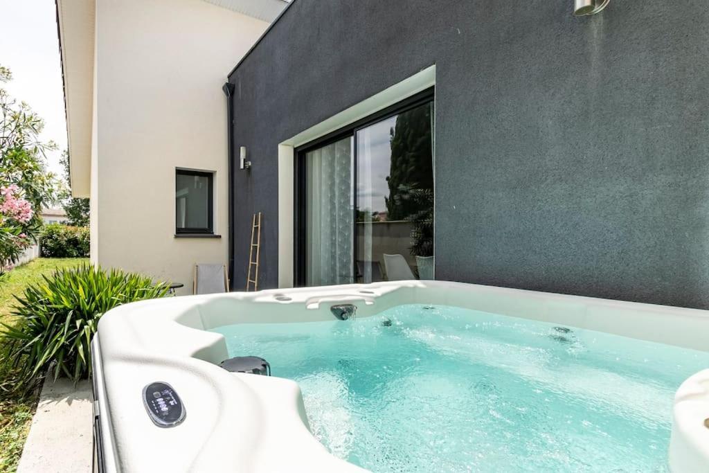 Villa Des Rives Du Tarn Avec Jacuzzi Montans Exteriör bild